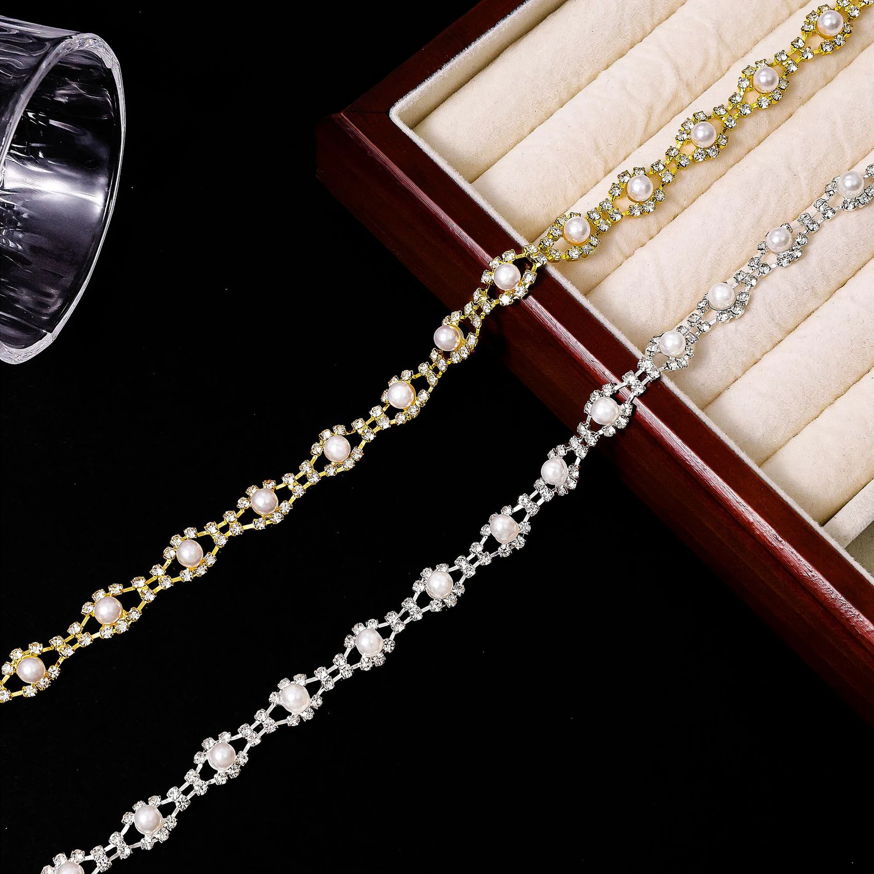 1.1 cm Pearl Rose Rhinestone Chain