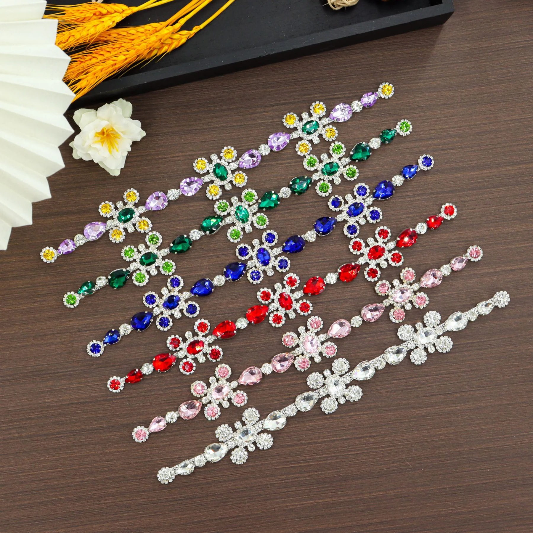 29 cm Floral Rhinestone Neckline Applique
