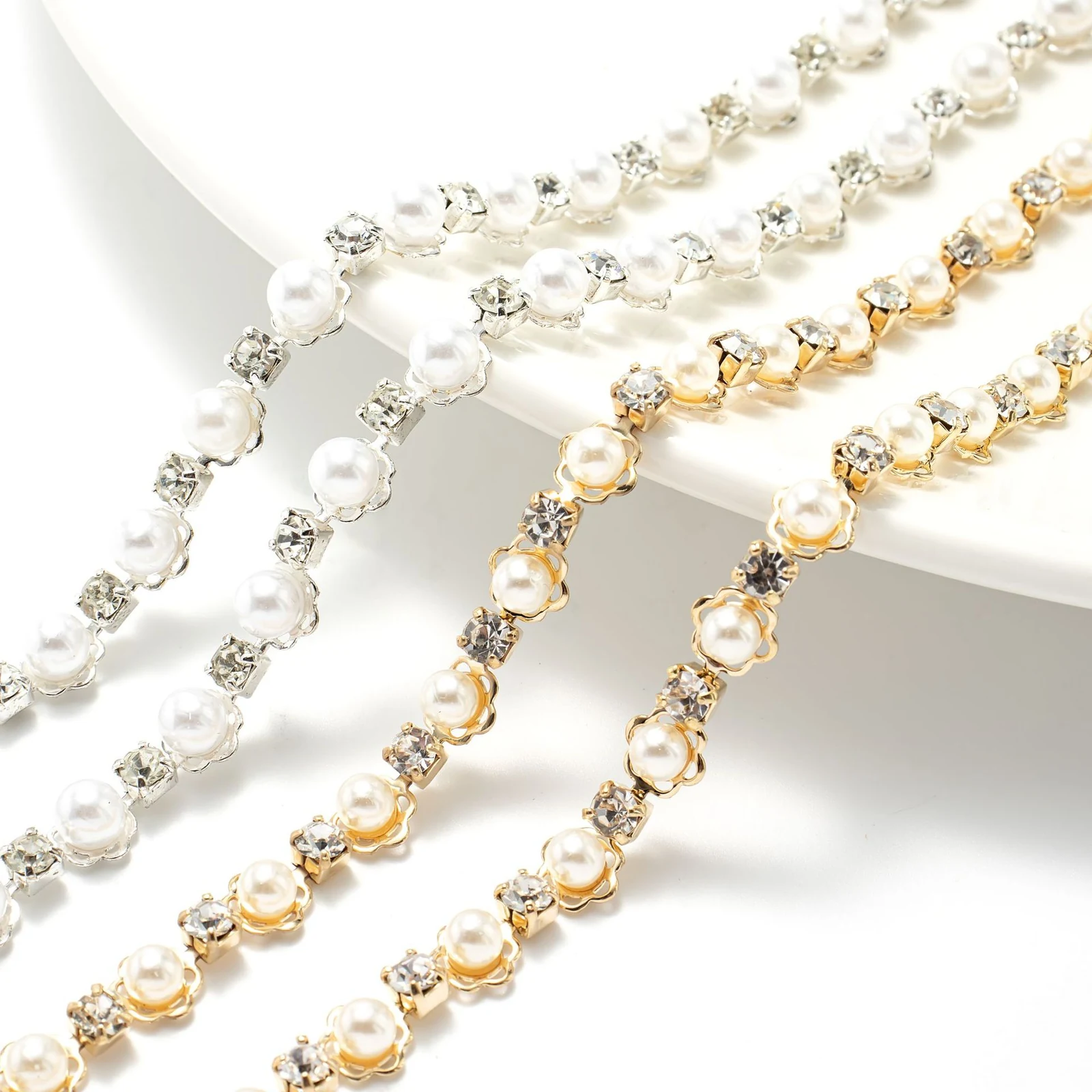 Petite 0.8 cm Pearl Flower Rhinestone Chain